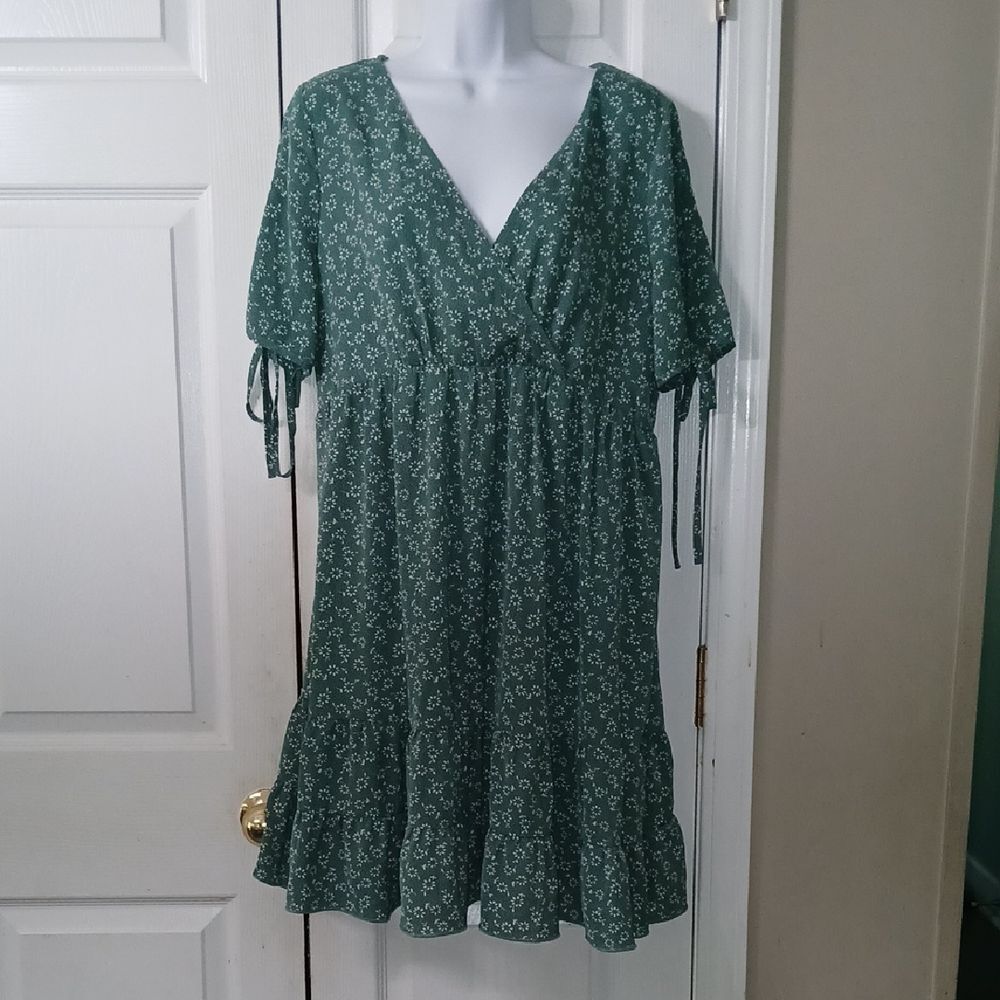 Green floral print flowy summer vacation cruise dress Sz L NWOT